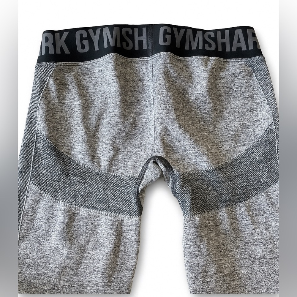 Gymshark gray and black flex booty contour leggings. Women‎ size M
